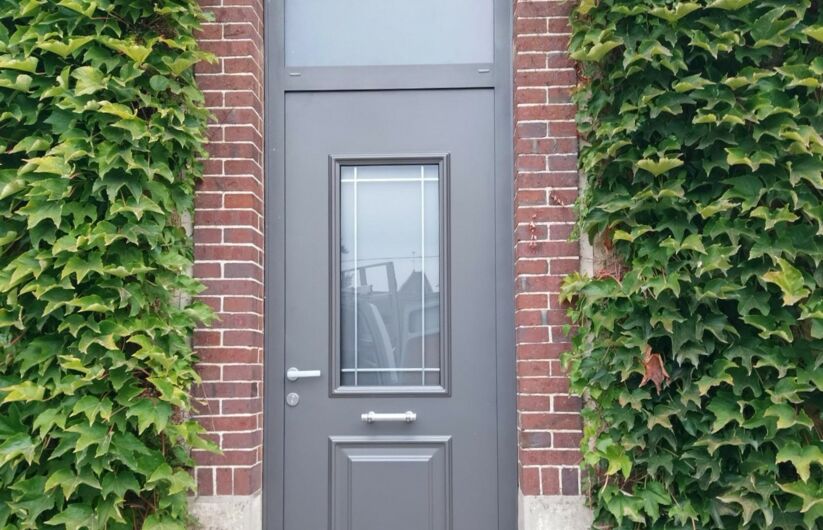 Installation de porte d'entrée Monalu Calabre