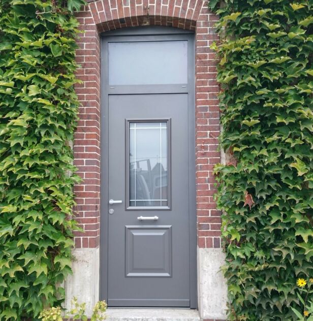 Installation de porte d'entrée Monalu Calabre